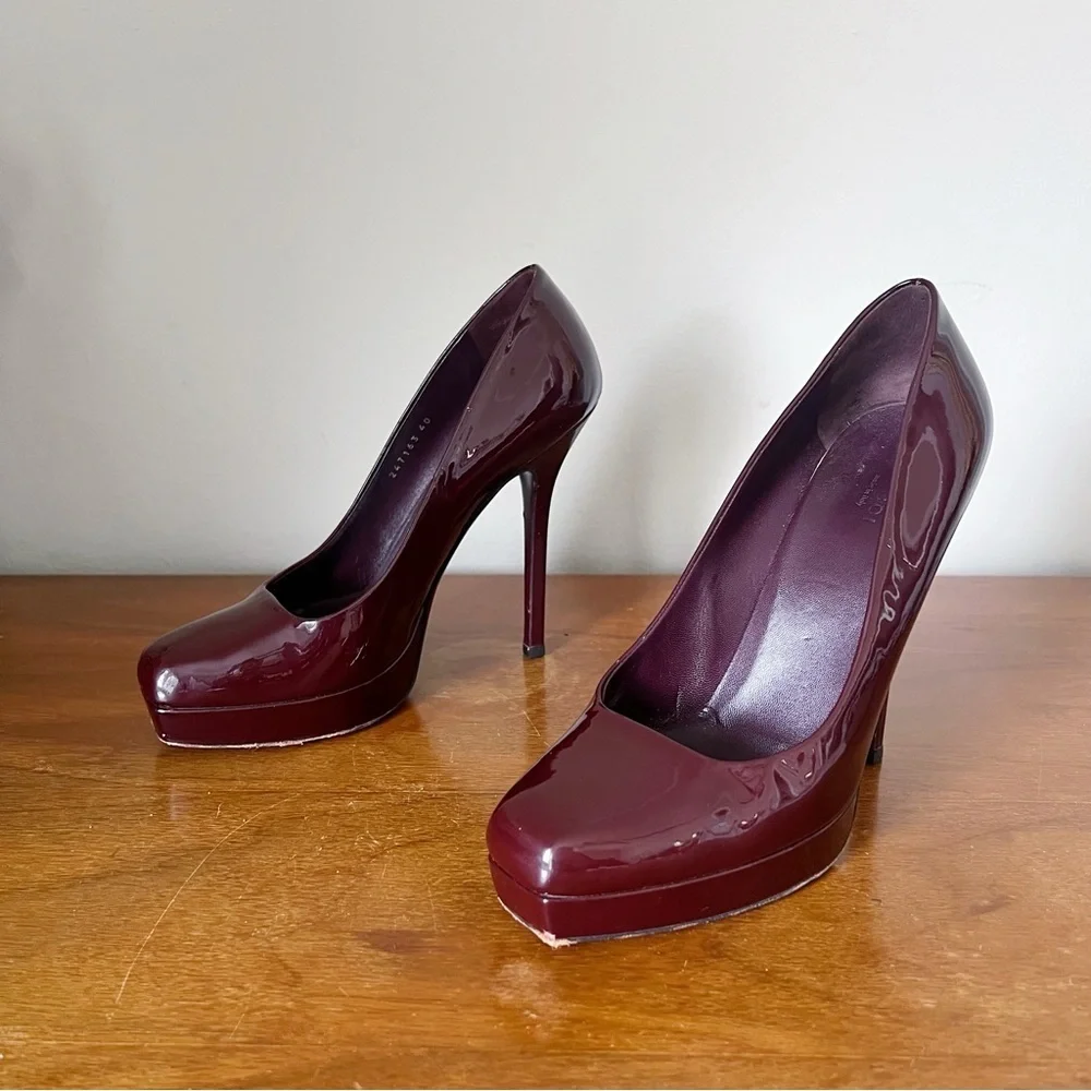 GUCCI • Tile Platform Pumps stiletto heels square toe burgundy patent leather